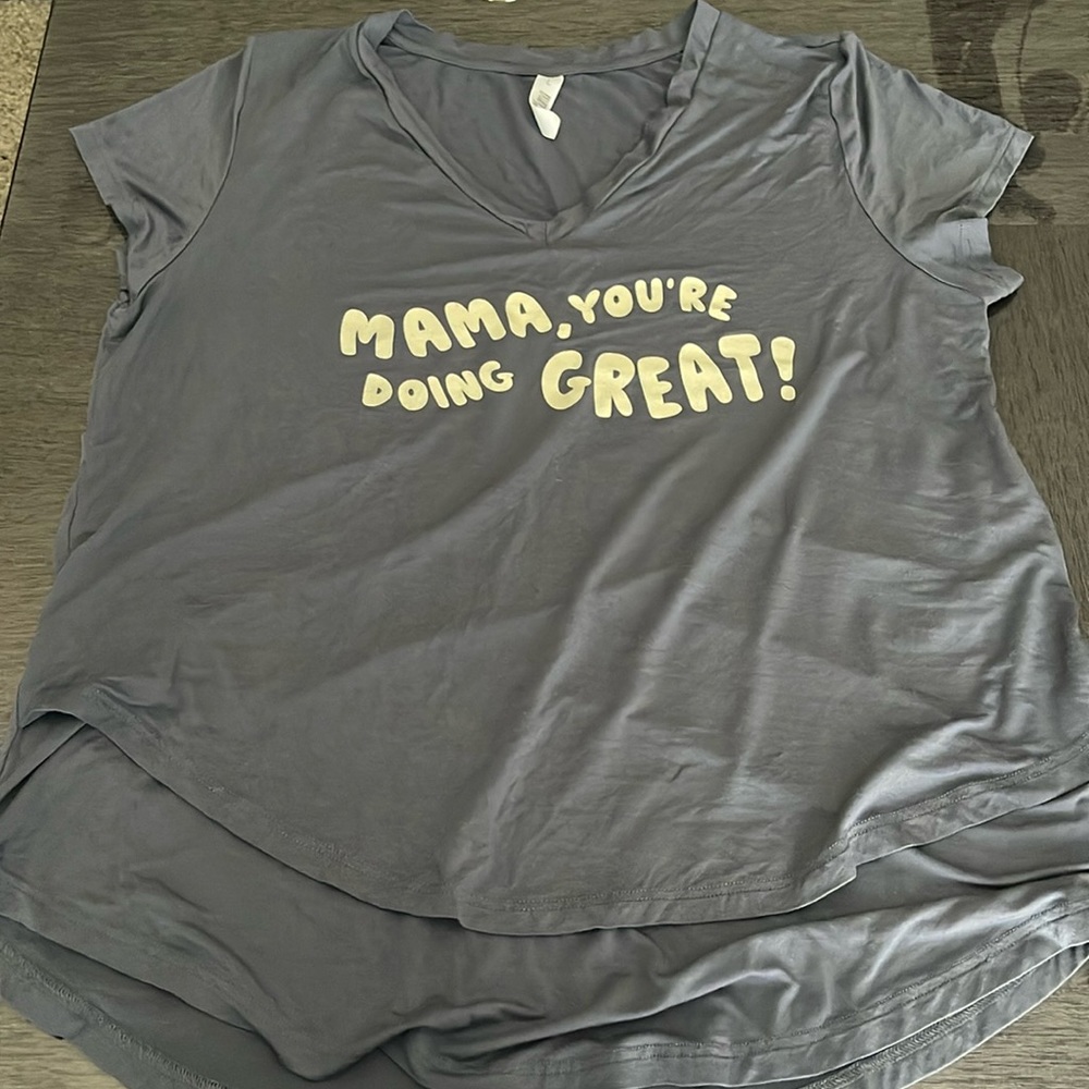 Latched Mama Nursing Tee Size Large